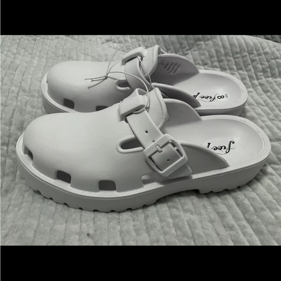 50%off w♥️ New Free People Karlie Buckle Clog 8 white clog Free People S29 - Picture 3 of 3